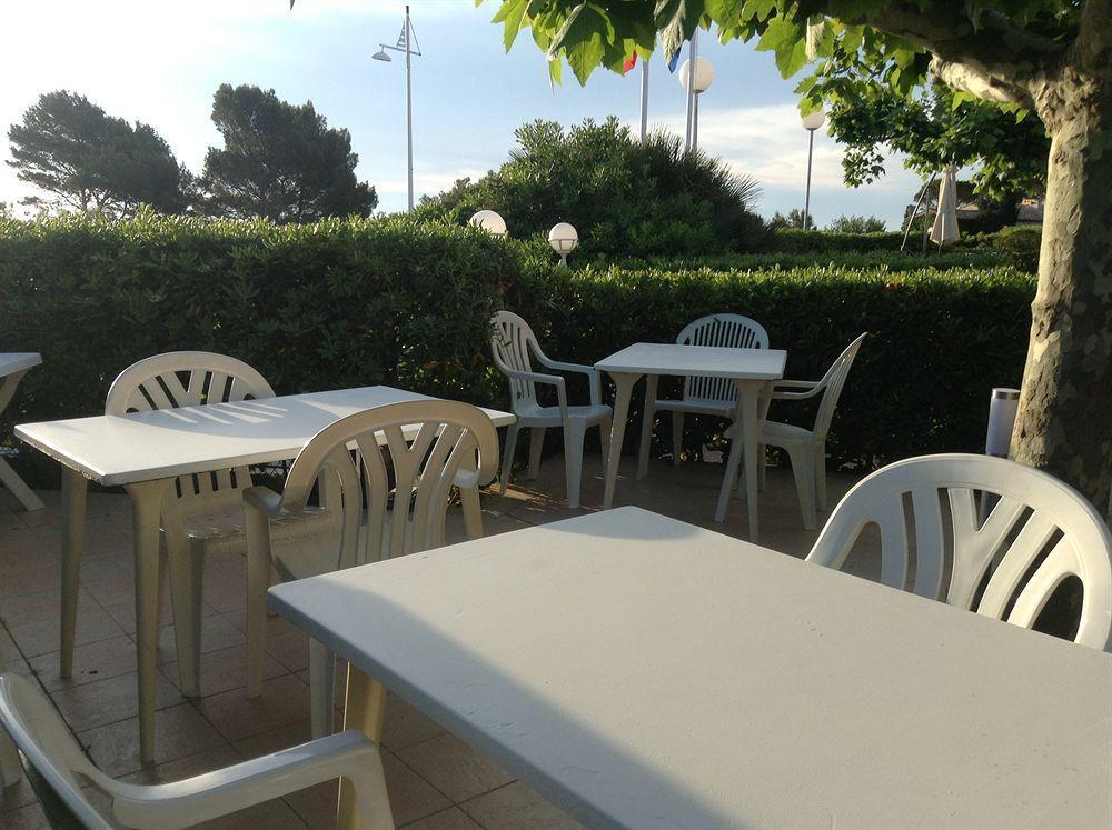 Hotel La Caravelle Fréjus Eksteriør billede