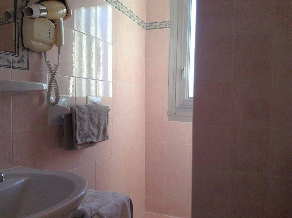 Hotel La Caravelle Fréjus Eksteriør billede